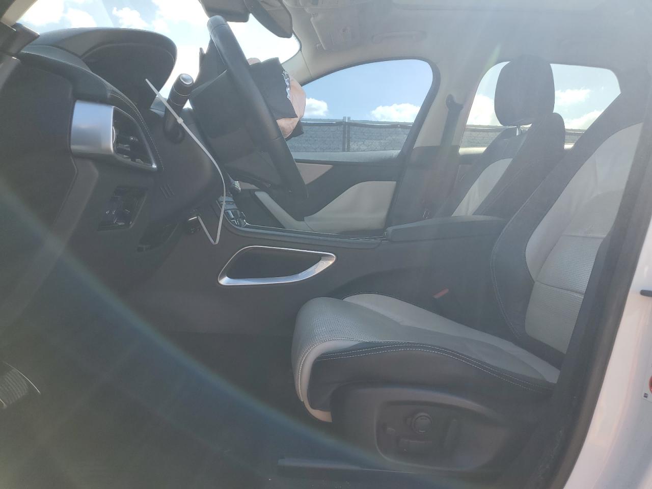 2017 Jaguar F-Pace - Image 7