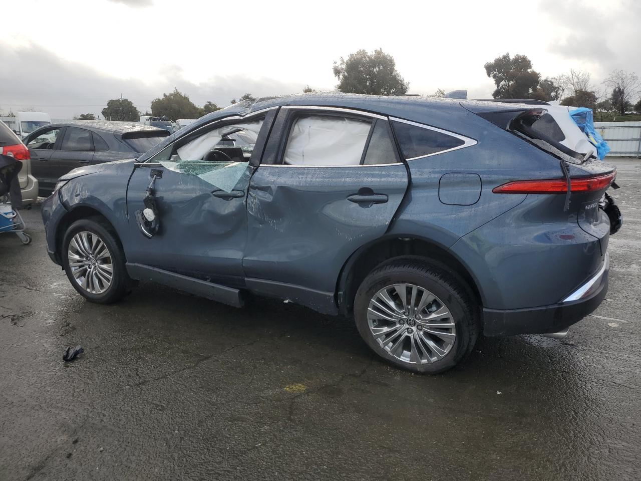 2024 Toyota Venza - Image 2