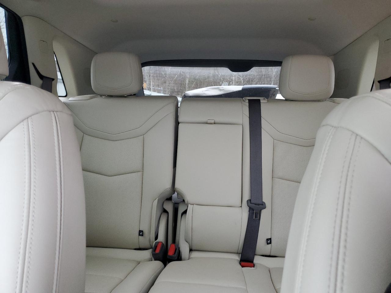 2022 Cadillac XT5 - Image 10