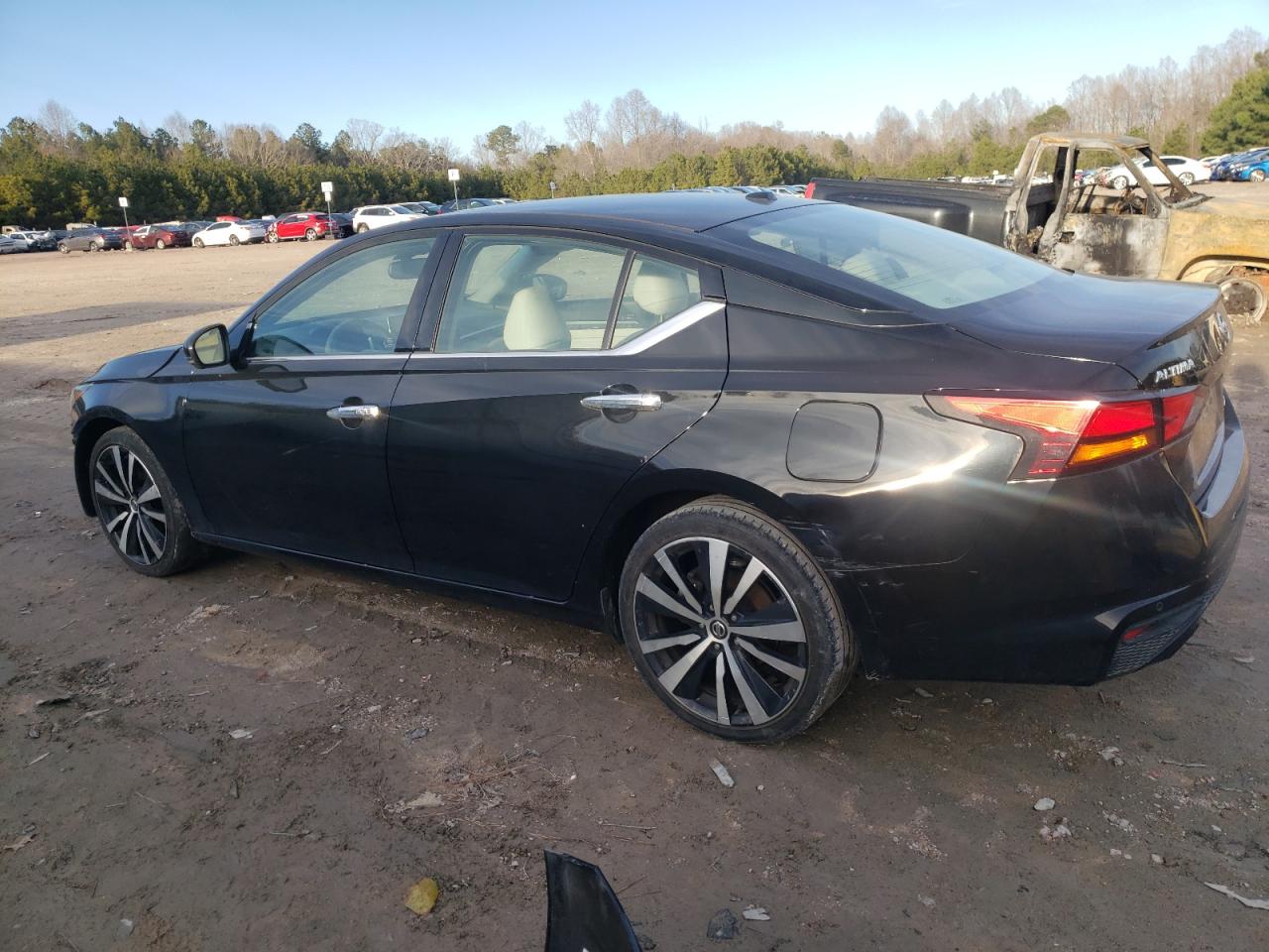 2019 Nissan Altima - Image 2