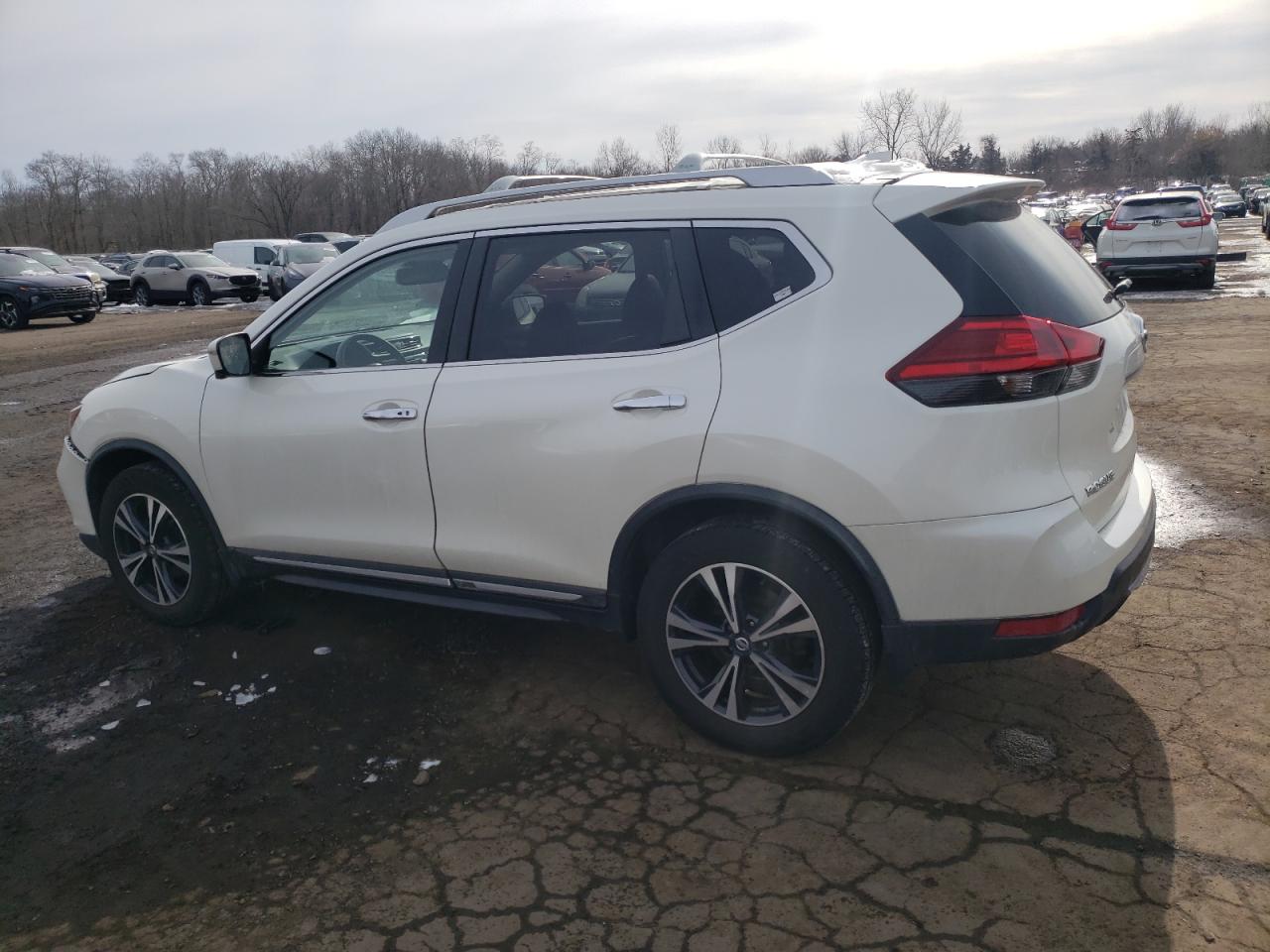 2017 Nissan Rogue - Image 2