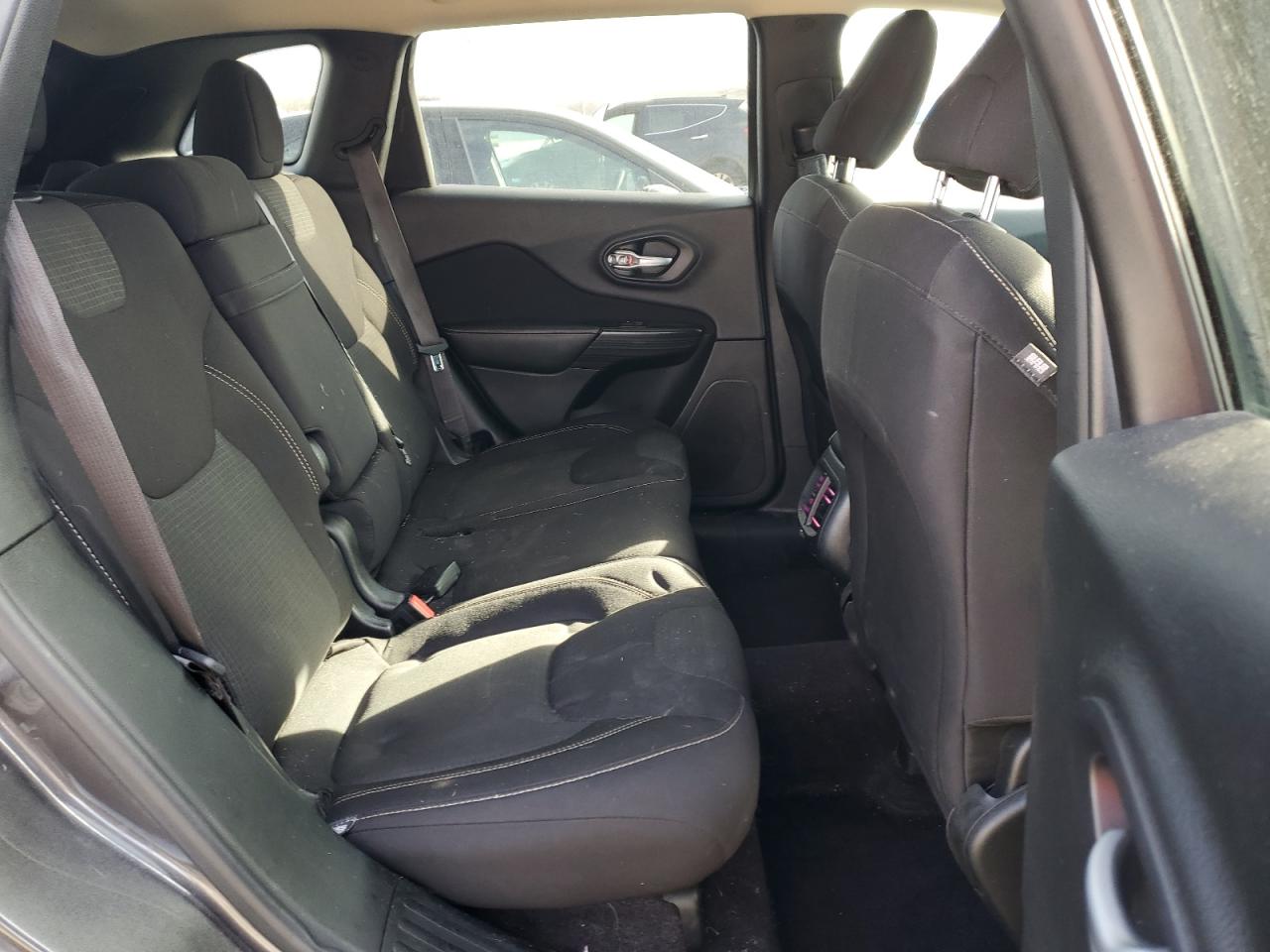 2016 Jeep Grand Cherokee - Image 11