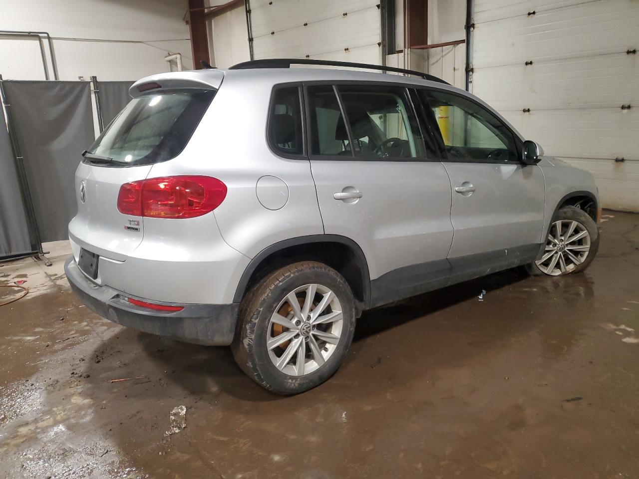 2018 Volkswagen Tiguan - Image 3