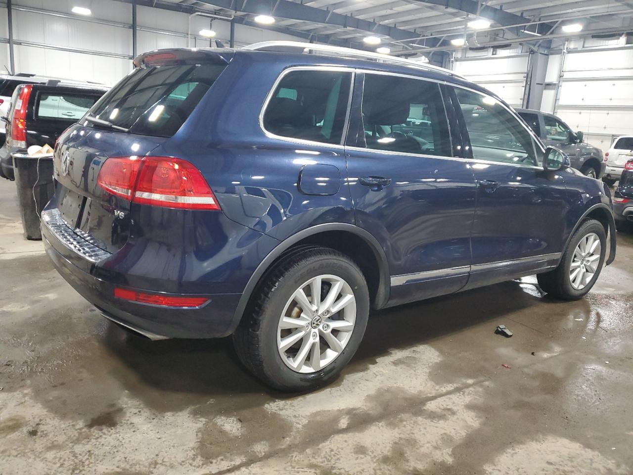 2014 Volkswagen Touareg - Image 3