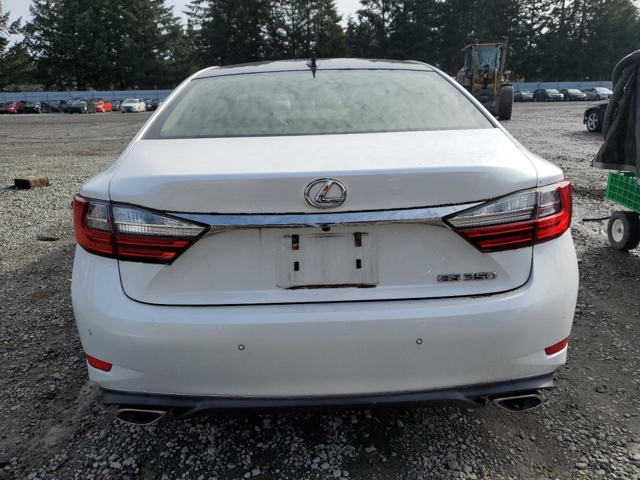 2016 Lexus ES - Image 6