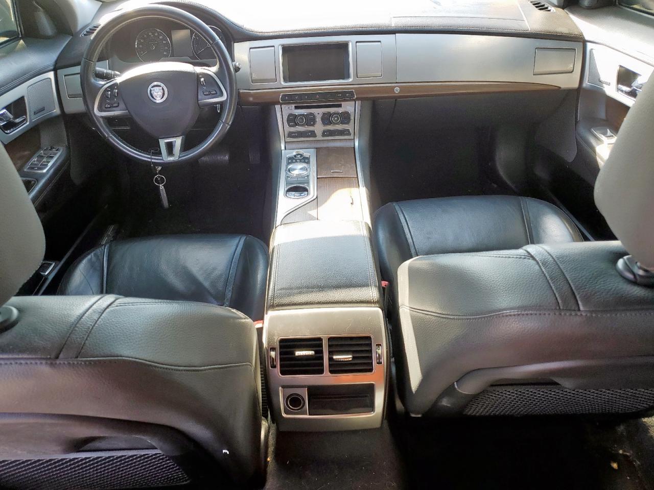 2013 Jaguar XF - Image 9