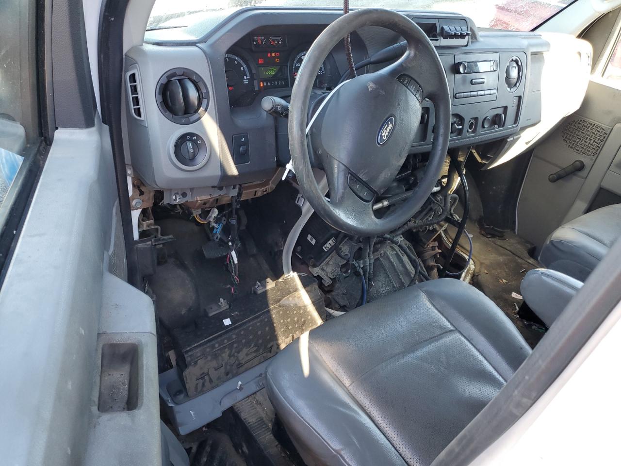 2015 Ford Econoline - Image 8