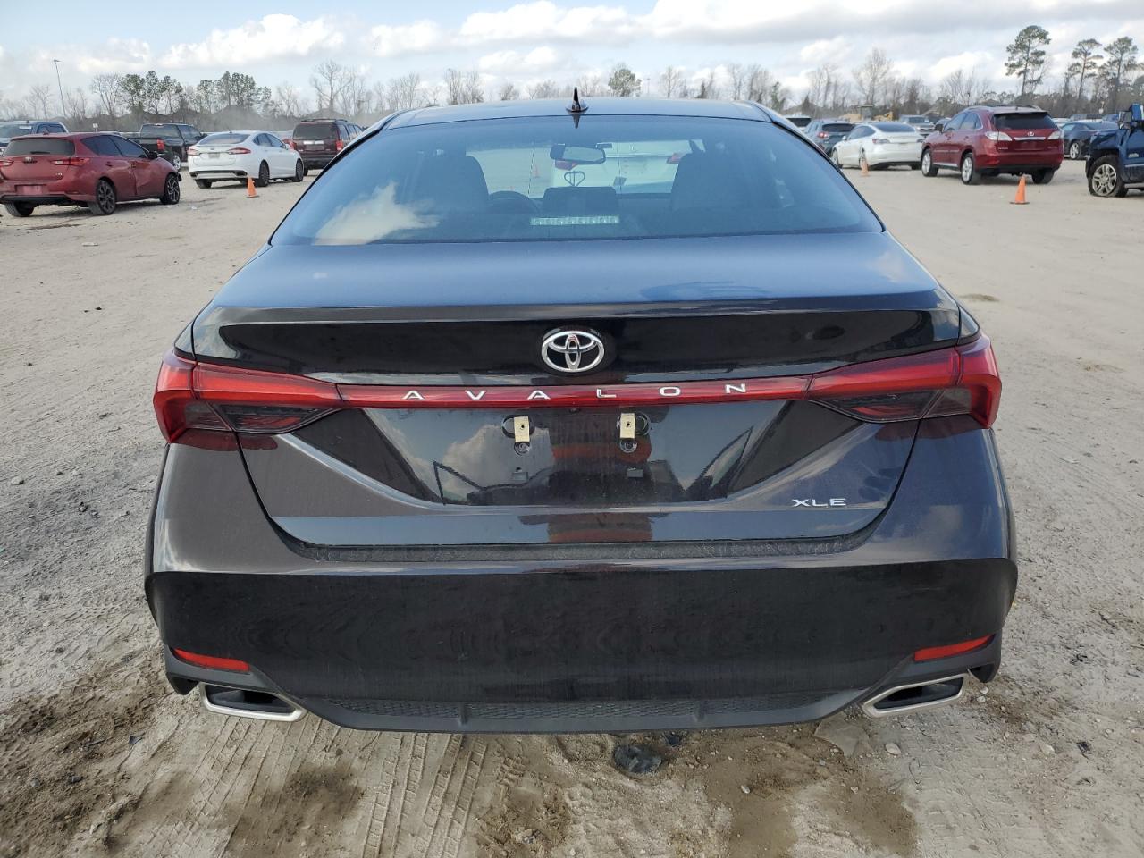 2022 Toyota Avalon - Image 6