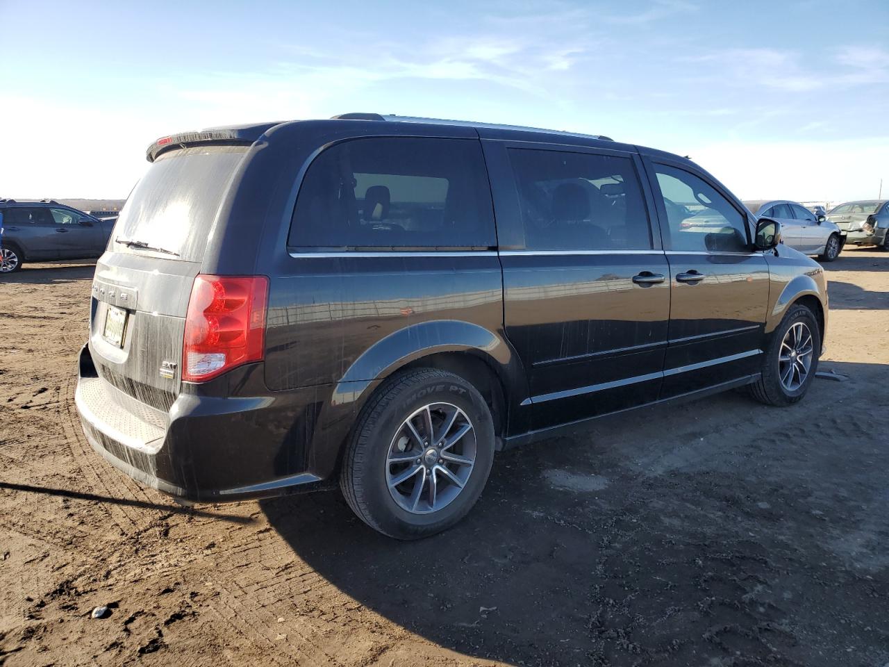 2017 Dodge Caravan - Image 3