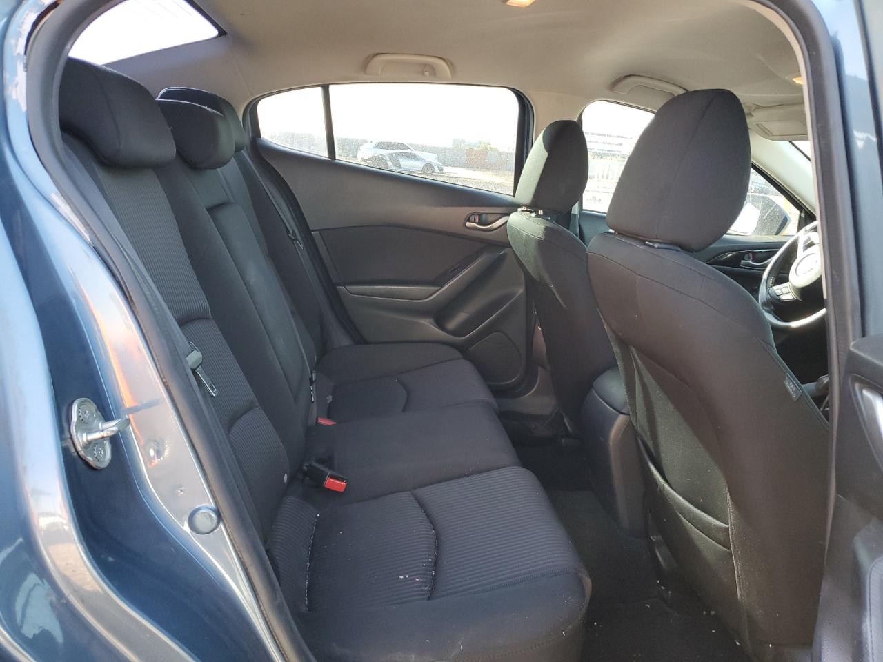 2016 Mazda 3 - Image 10