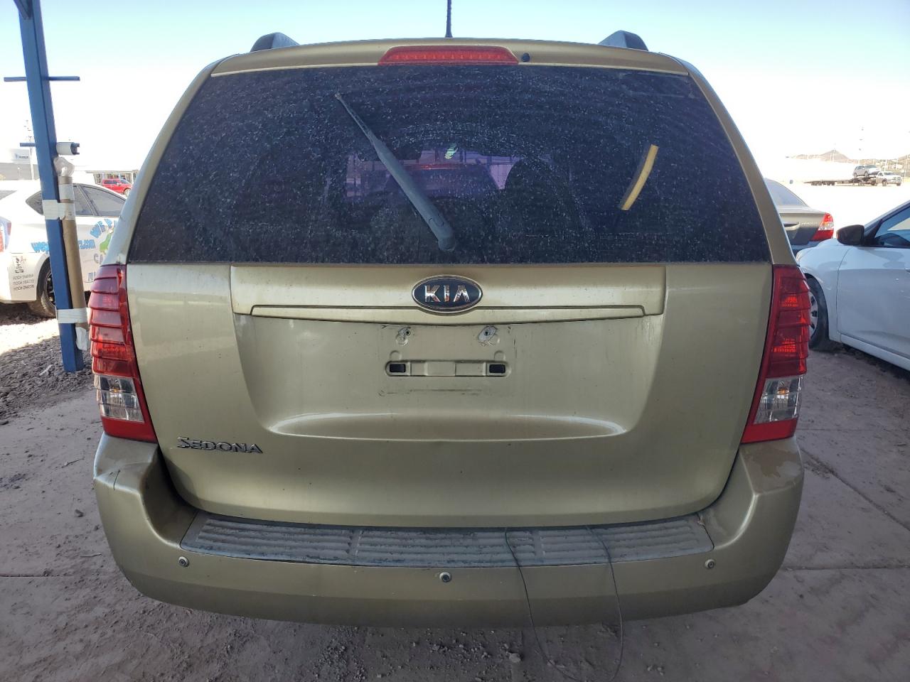 2011 Kia Sedona - Image 6