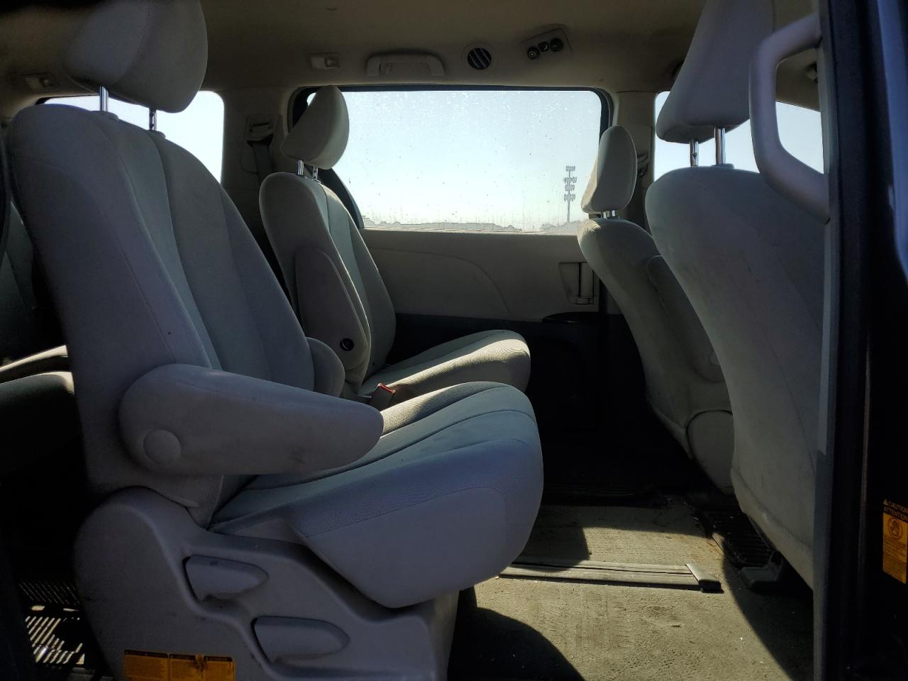2013 Toyota Sienna - Image 11
