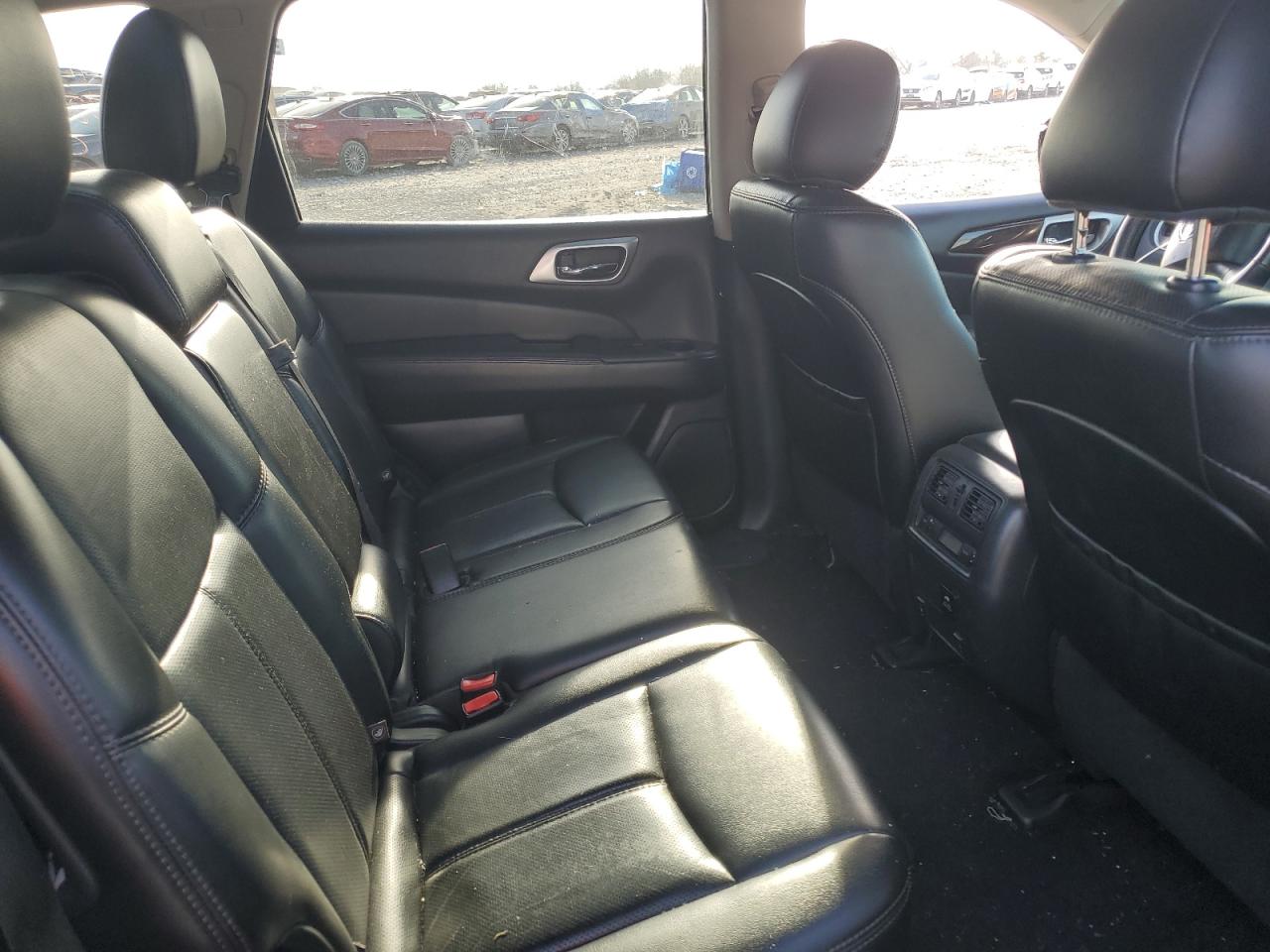 2016 Nissan Pathfinder - Image 10