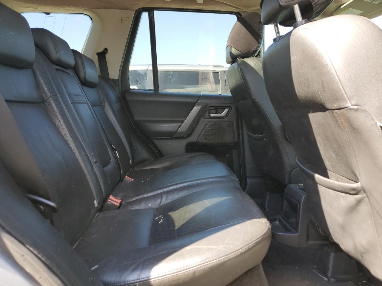 2008 Land Rover LR2 - Image 11