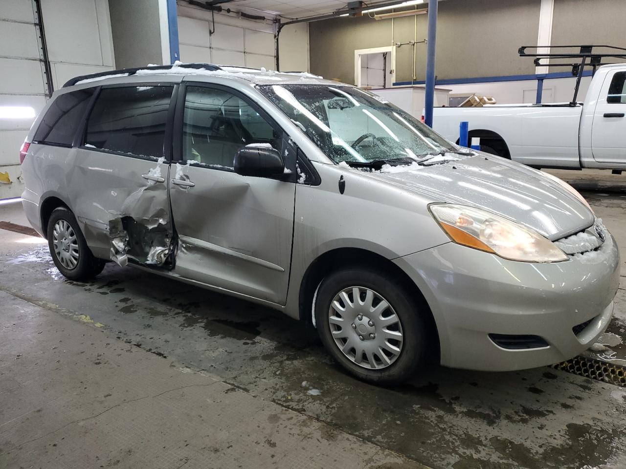 2009 Toyota Sienna - Image 4