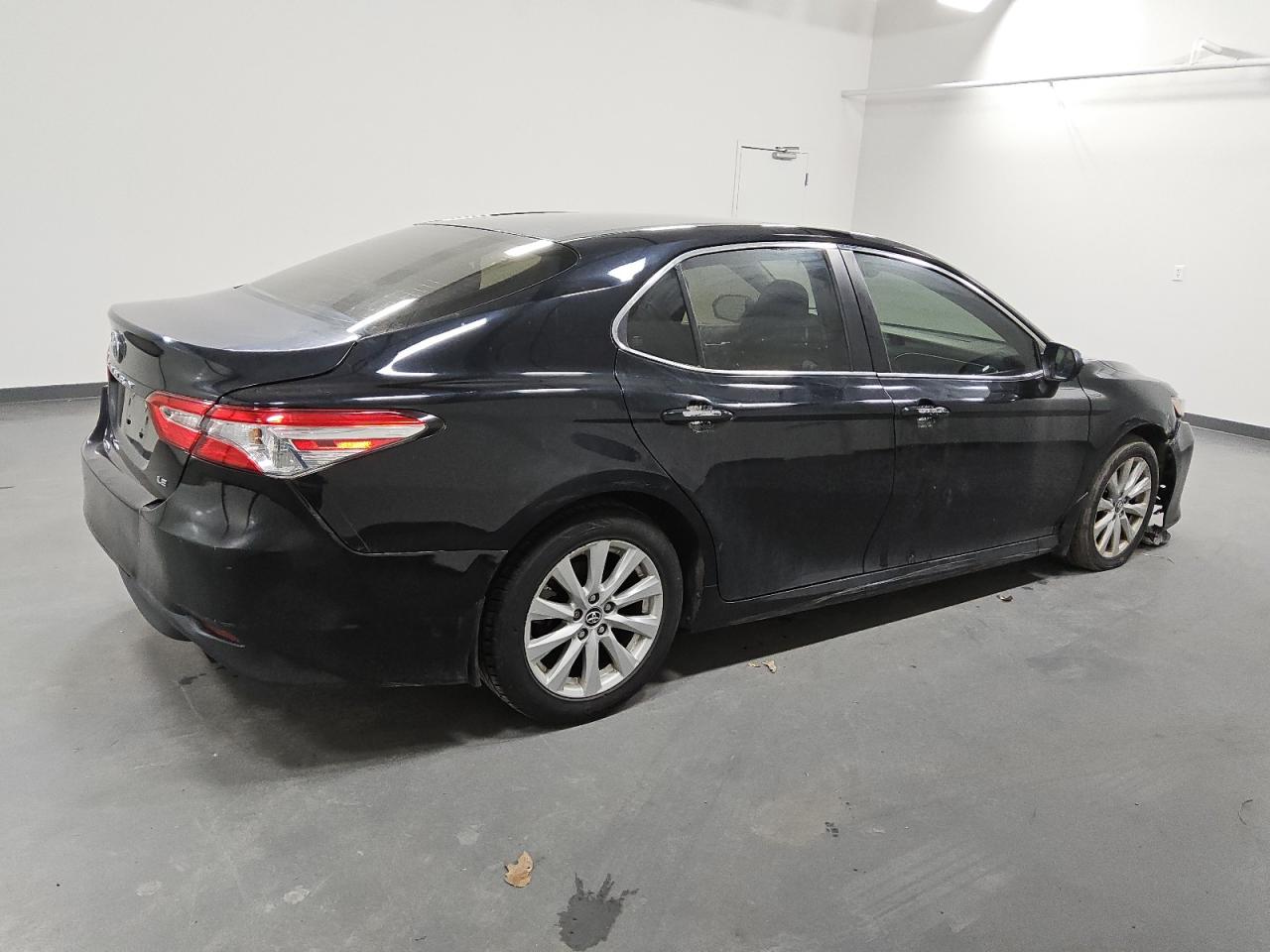 2018 Toyota Camry - Image 3