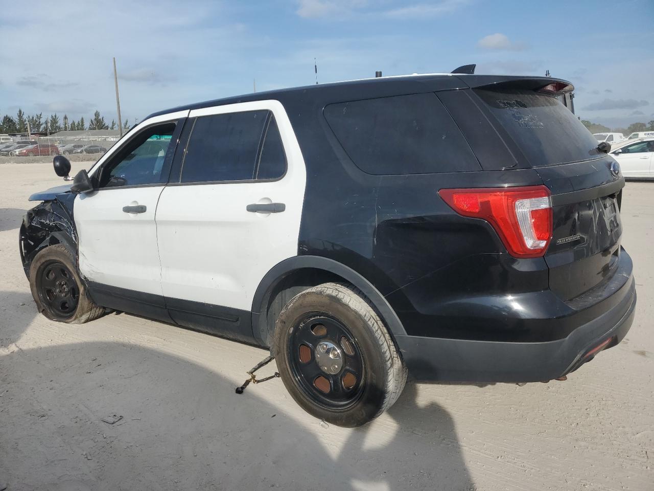 2016 Ford Explorer - Image 2