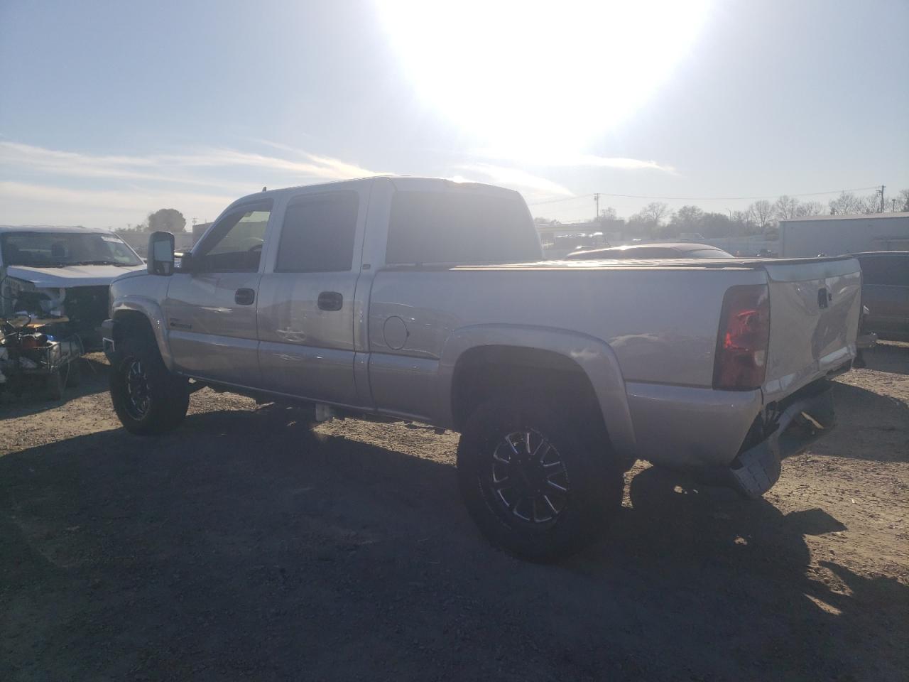2006 Chevrolet Silverado - Image 2