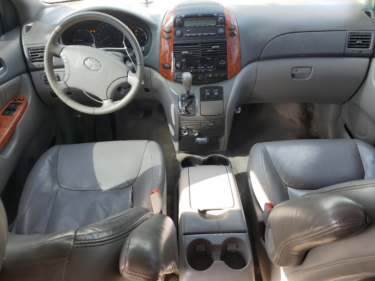 2010 Toyota Sienna - Image 8
