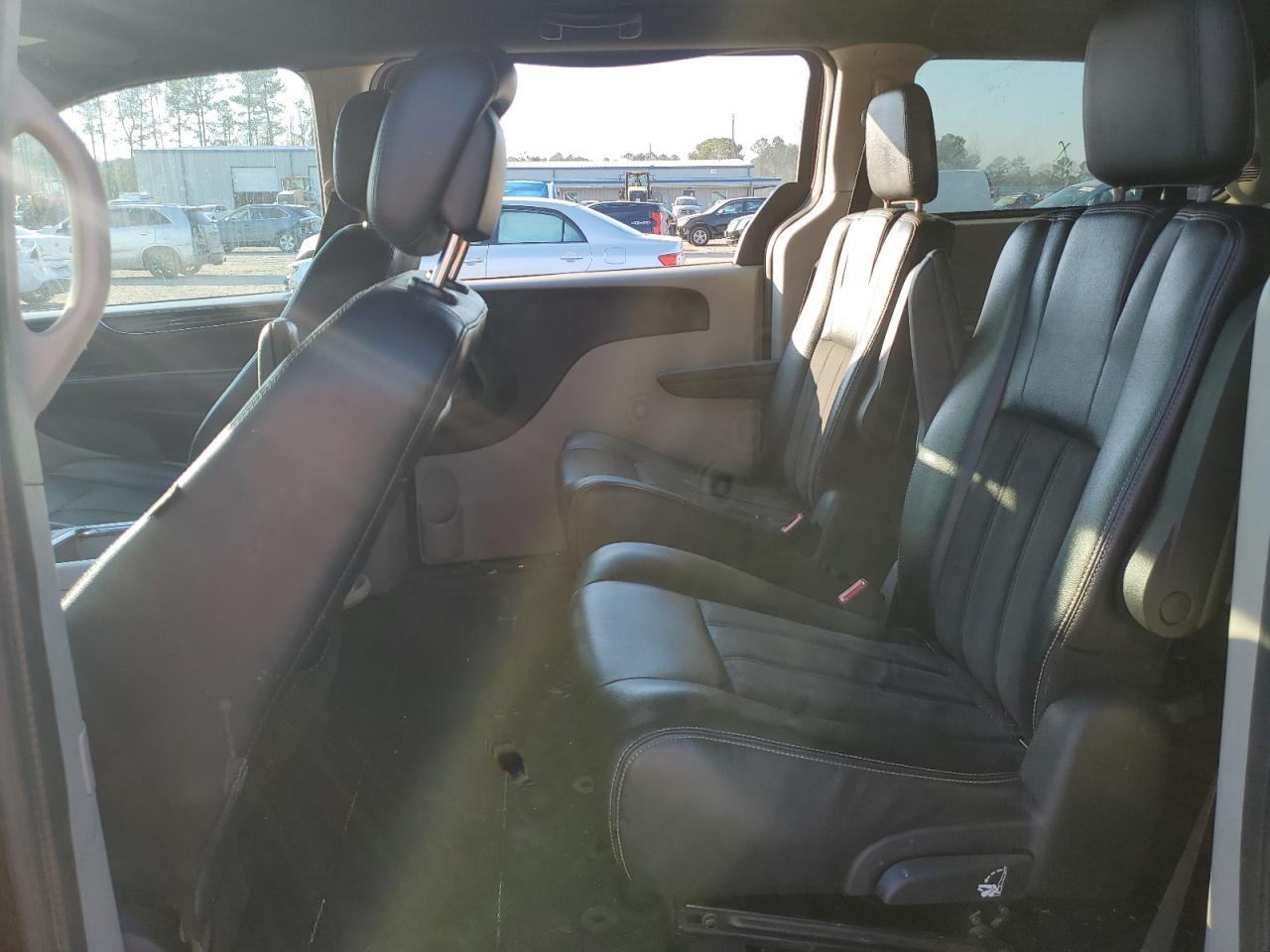 2019 Dodge Caravan - Image 11