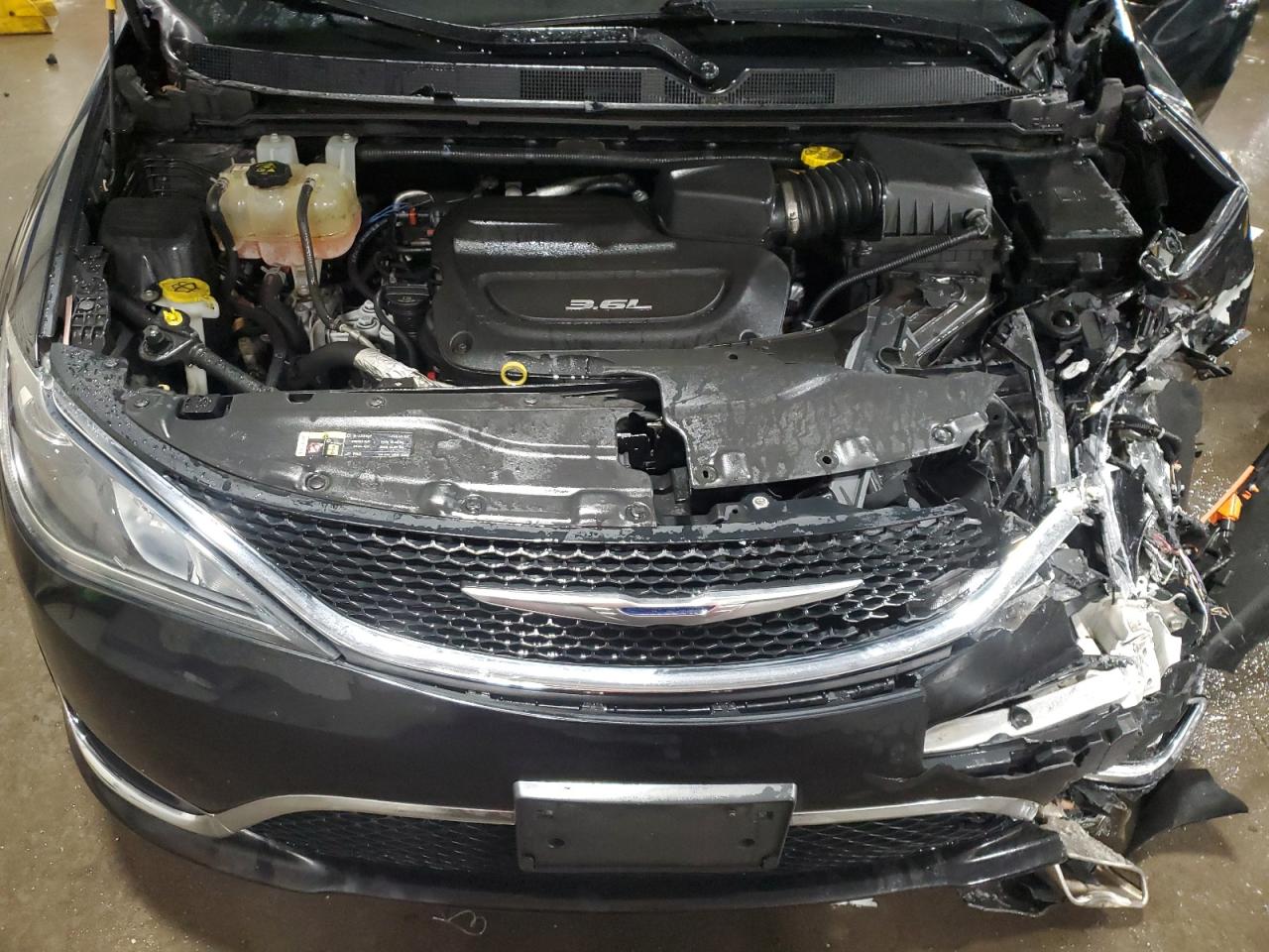 2017 Chrysler Pacifica - Image 13