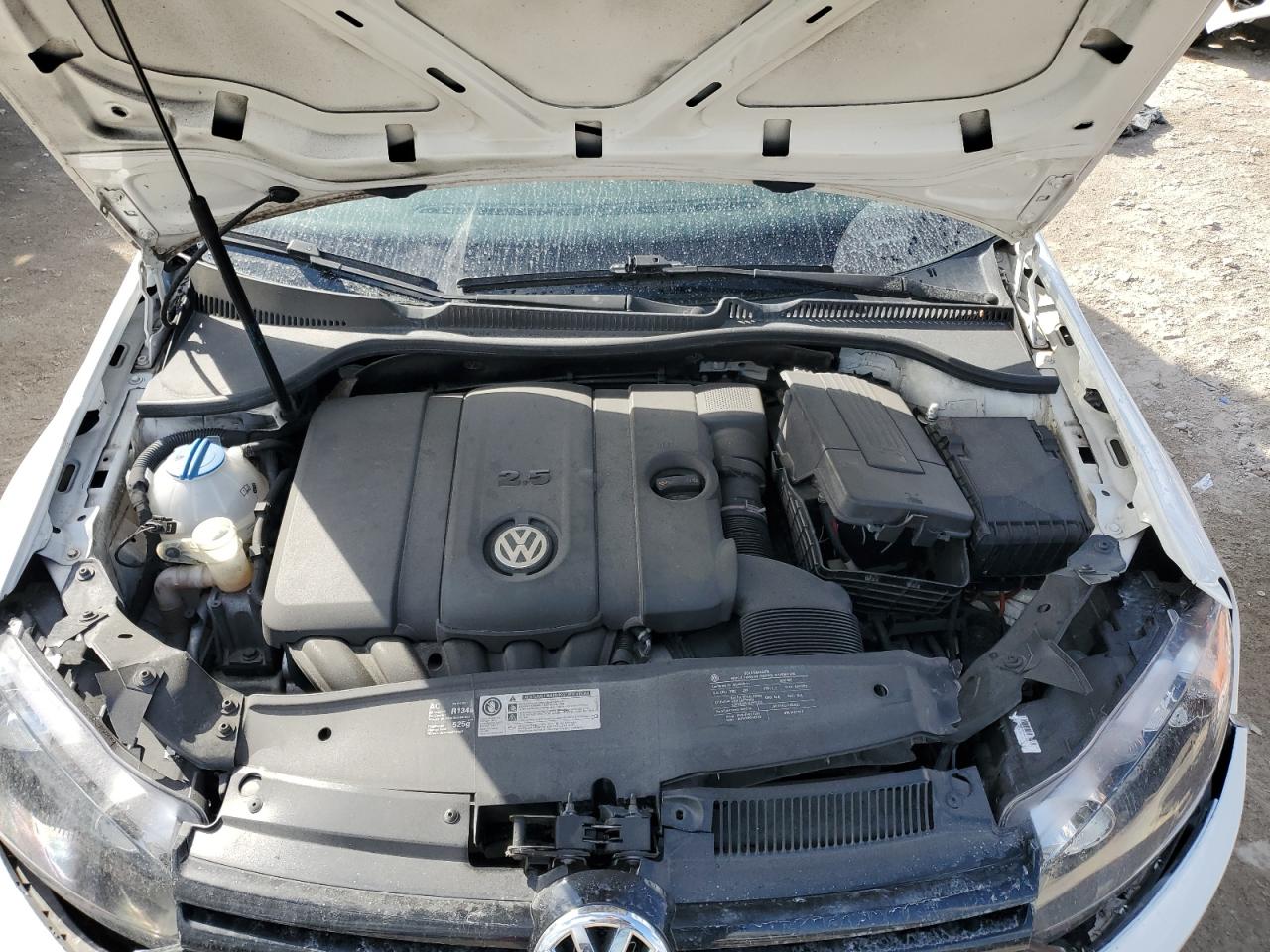 2010 Volkswagen Golf - Image 11
