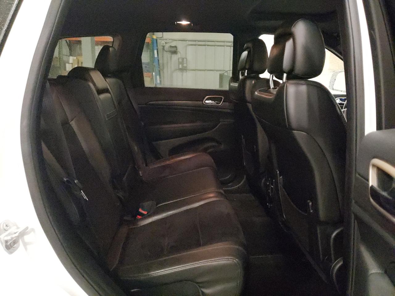 2015 Jeep Grand Cherokee - Image 11