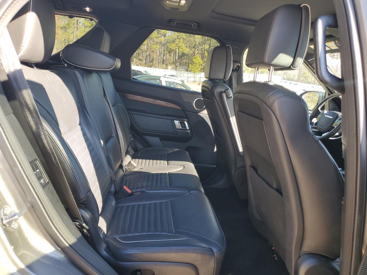 2019 Land Rover Discovery - Image 11