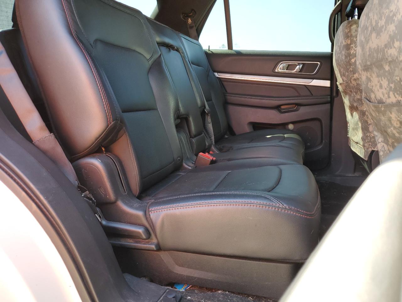 2019 Ford Explorer - Image 11