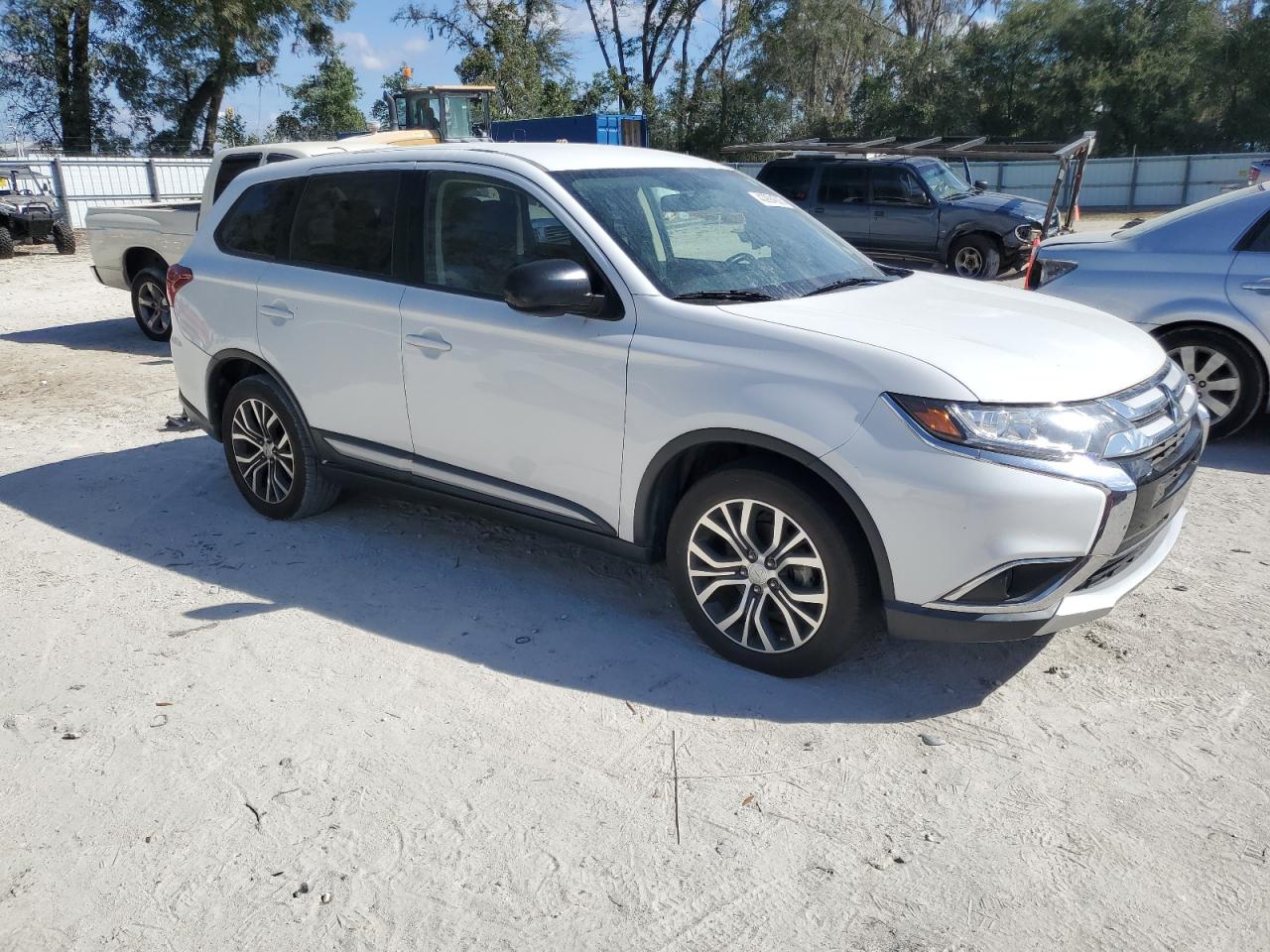 2016 Mitsubishi Outlander - Image 4