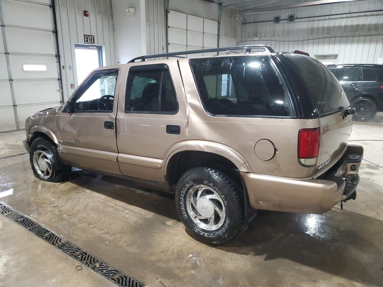 2004 Chevrolet Blazer - Image 2