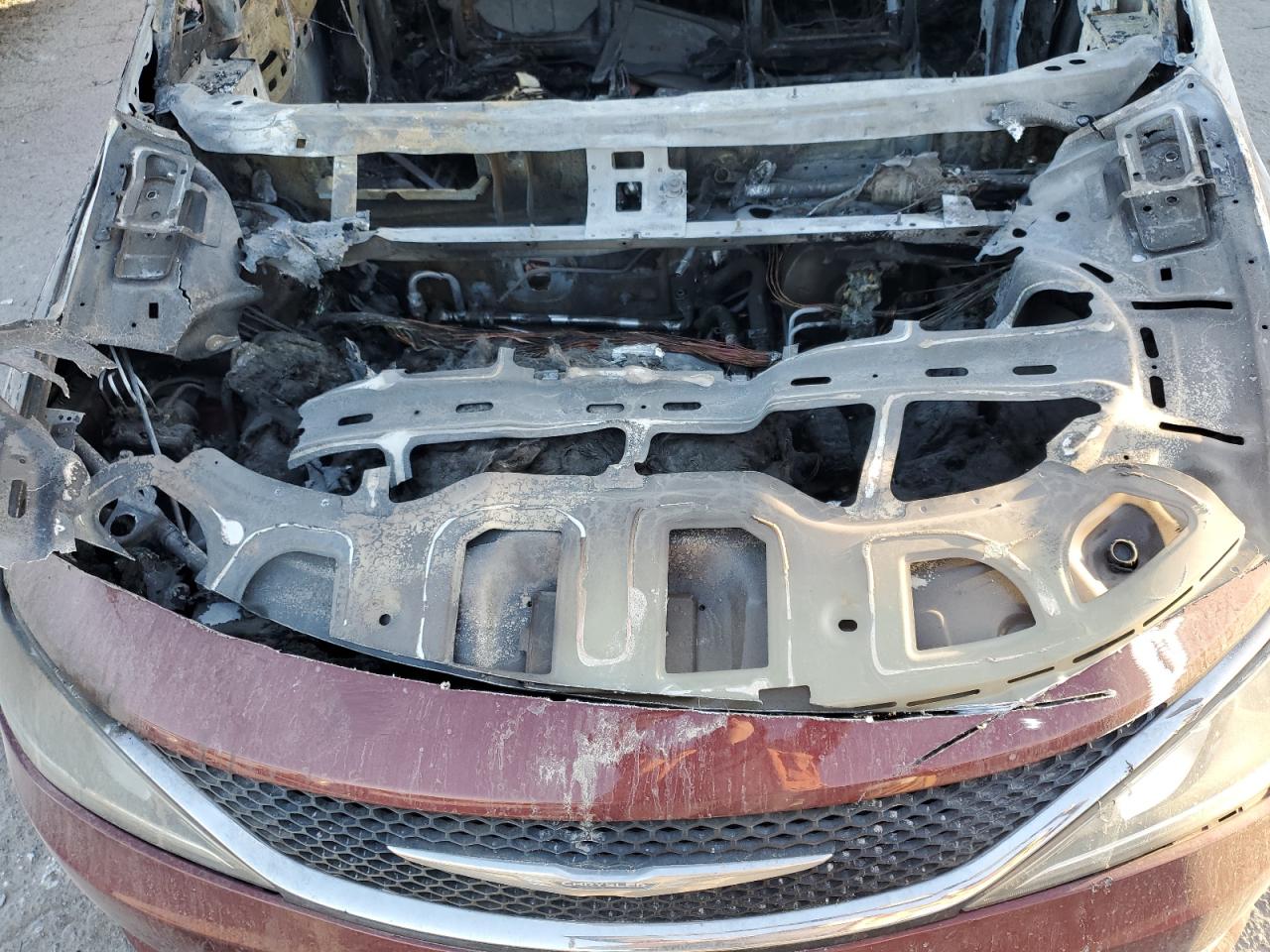 2017 Chrysler Pacifica - Image 12