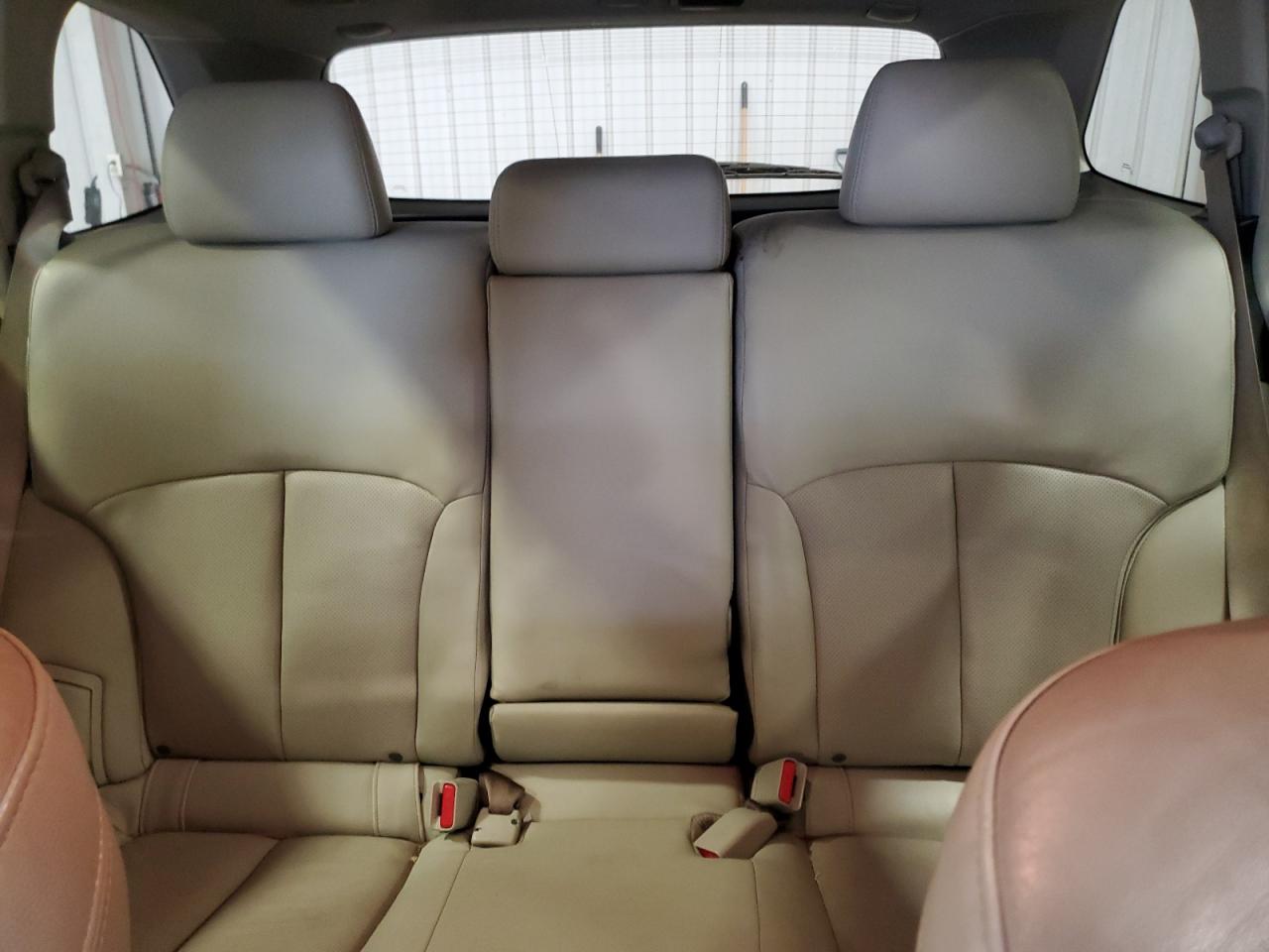 2011 Subaru Outback - Image 10
