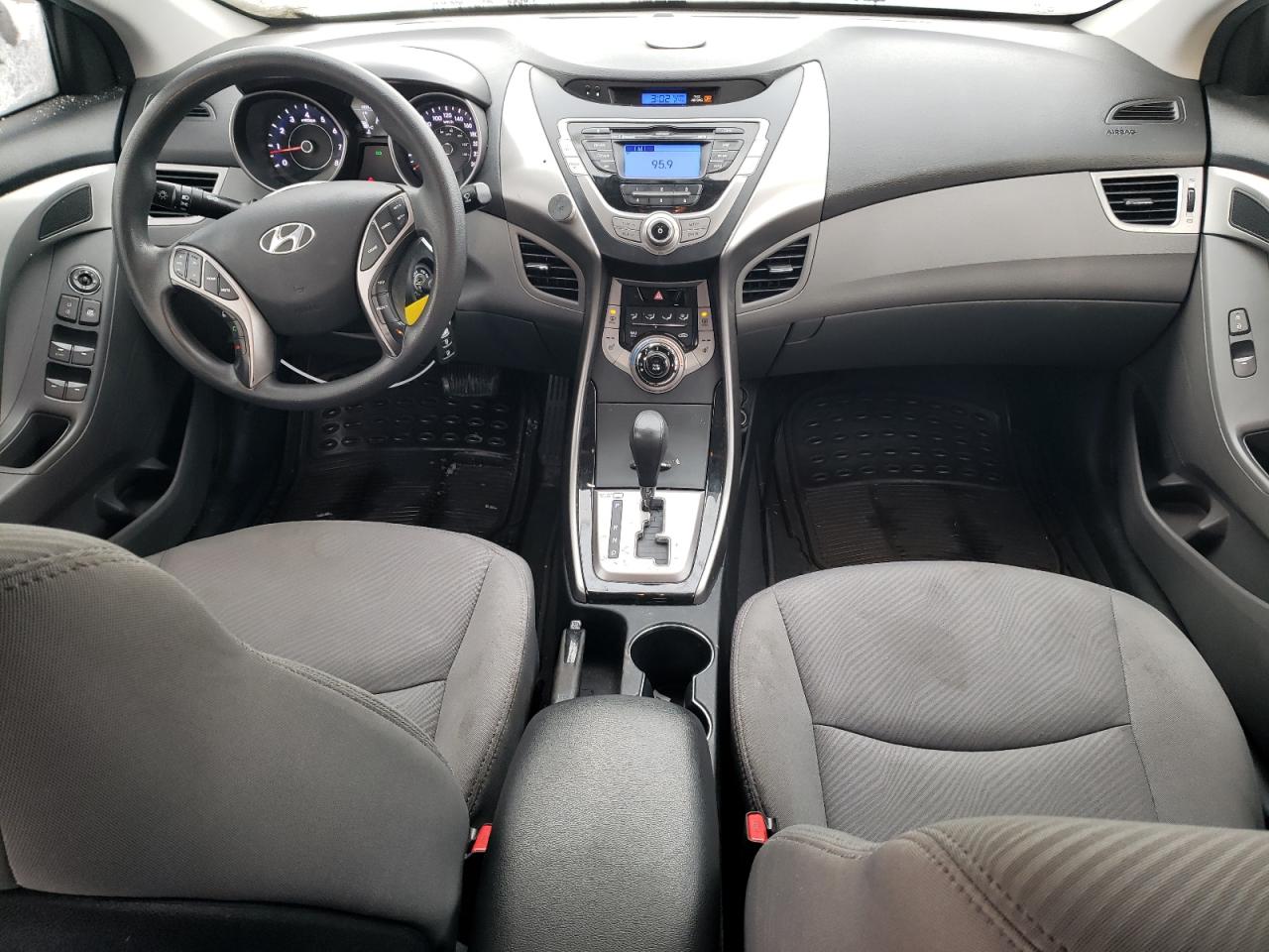 2013 Hyundai Elantra - Image 8