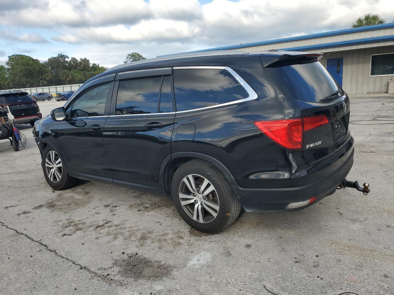 2016 Honda Pilot - Image 2