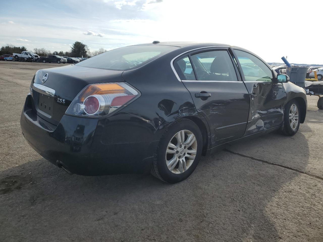 2010 Nissan Altima - Image 3