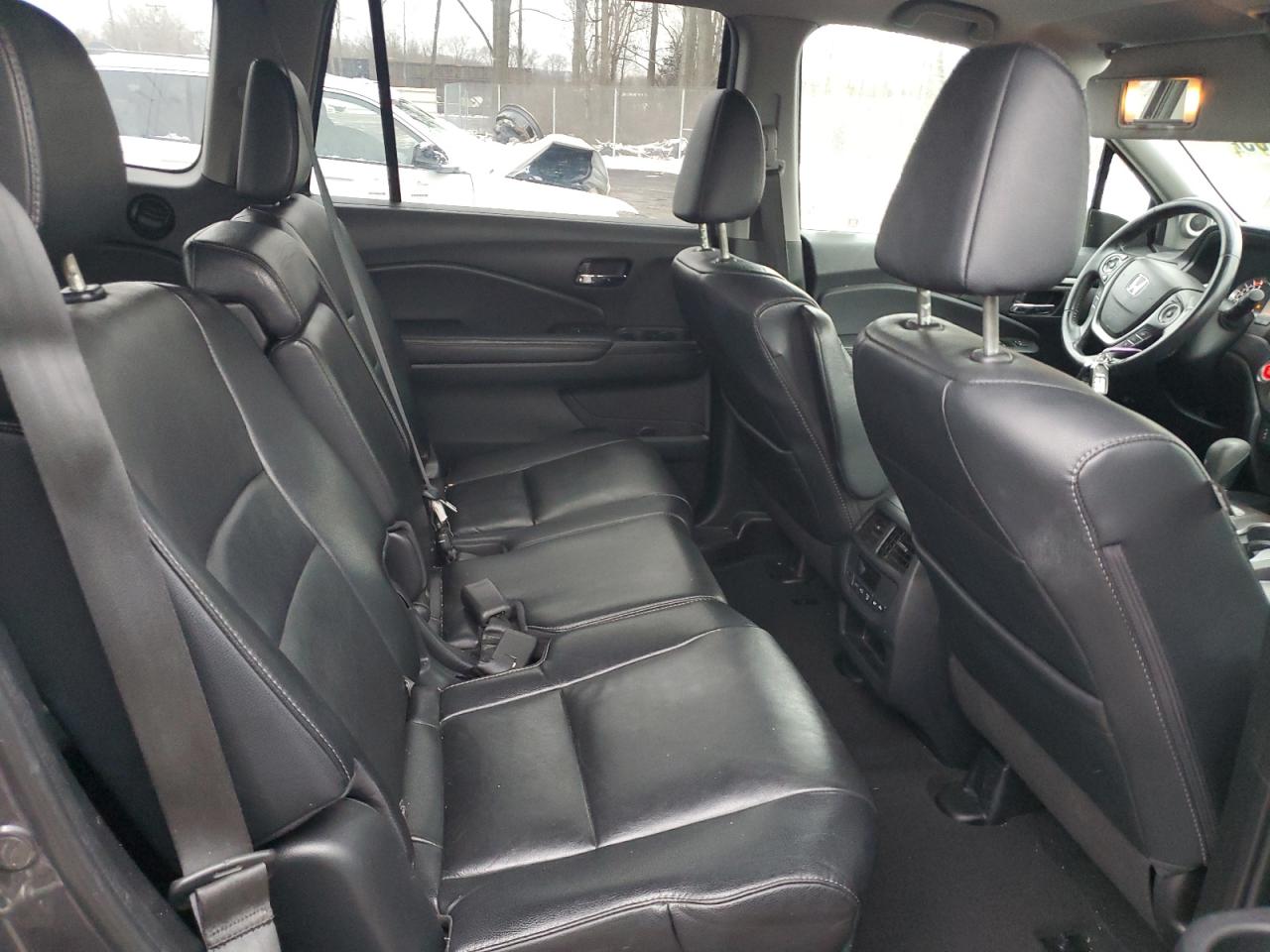 2018 Honda Pilot - Image 11