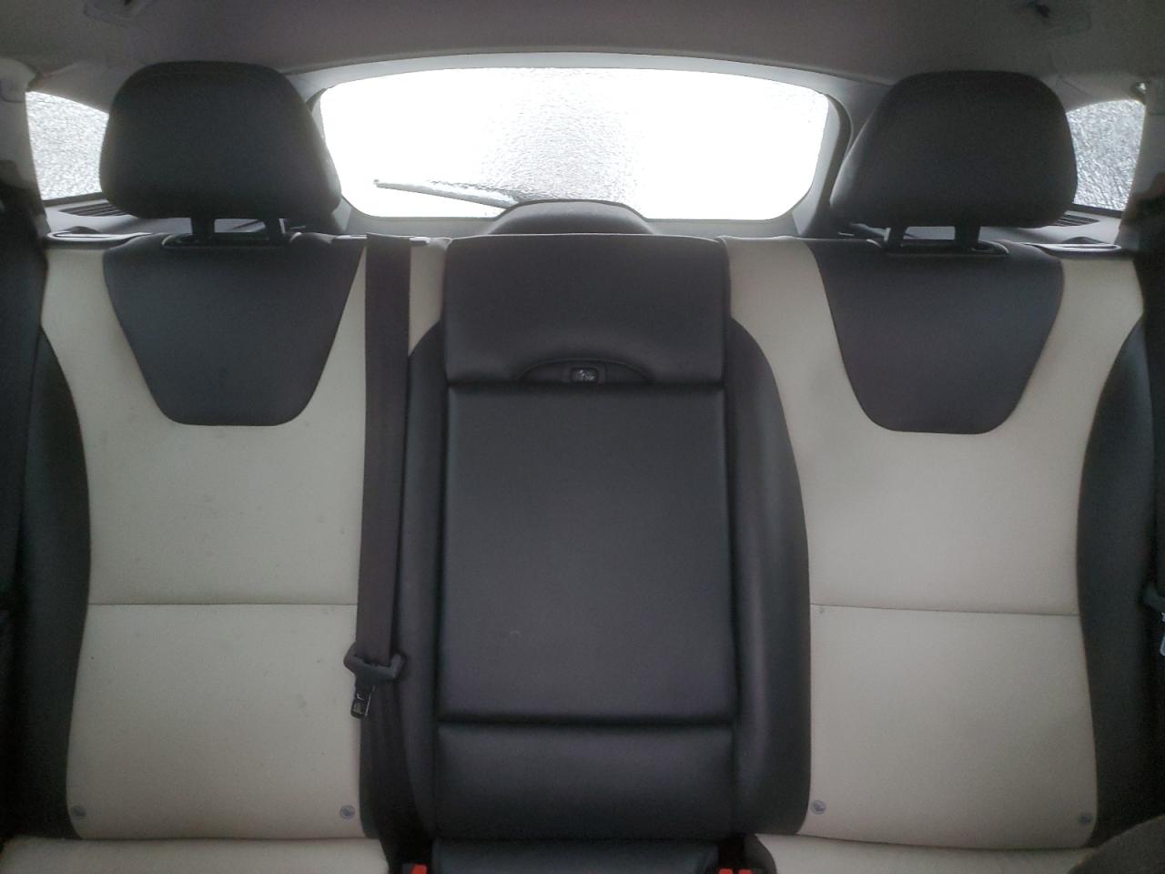 2017 Volvo V60 - Image 10
