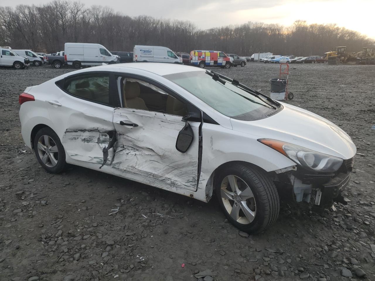2013 Hyundai Elantra - Image 4