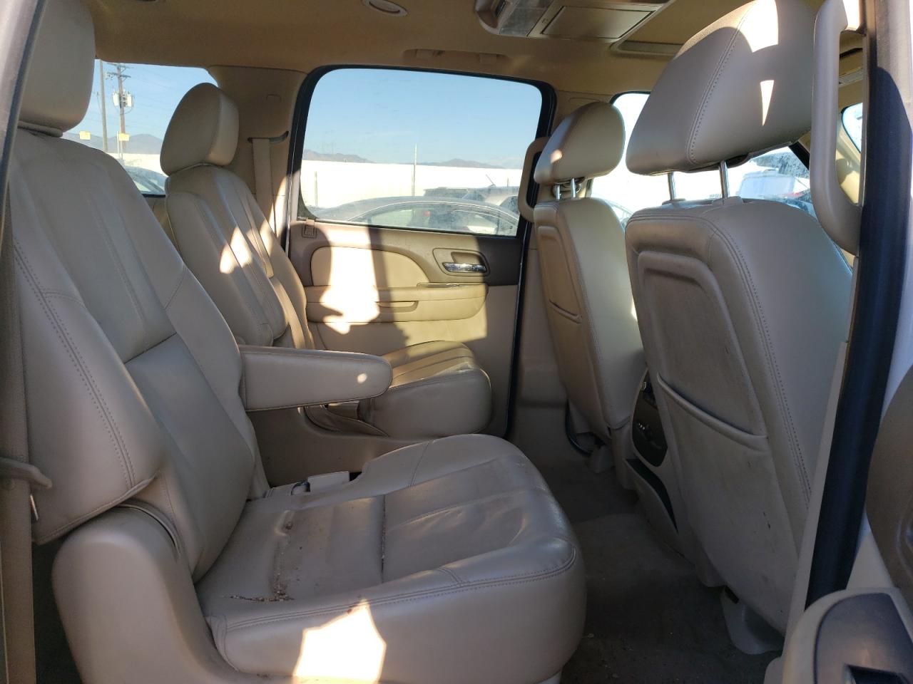 2013 Chevrolet Suburban - Image 11
