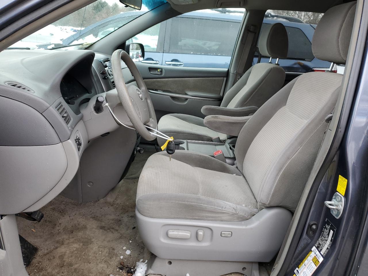 2010 Toyota Sienna - Image 7