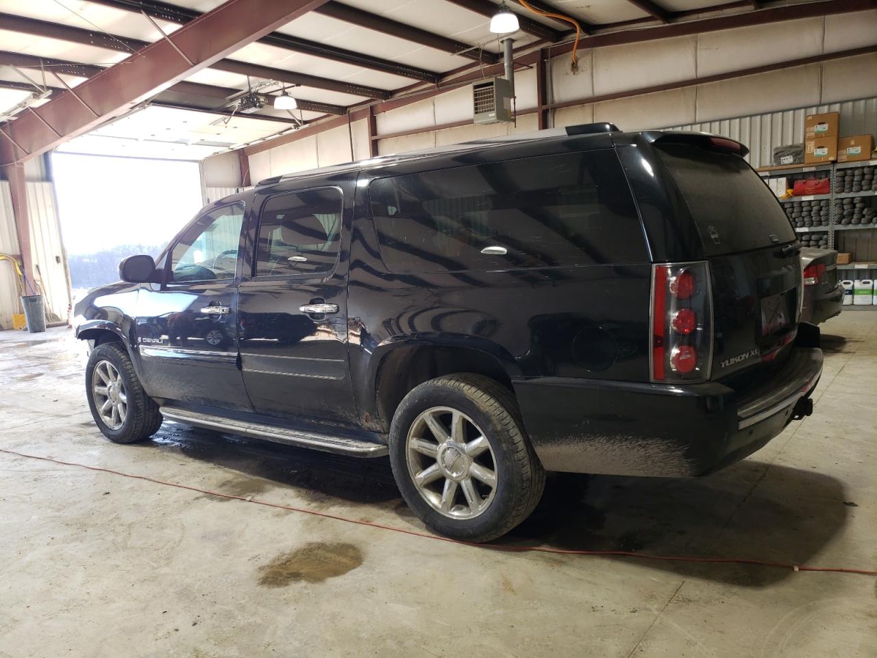 2008 GMC Yukon - Image 2