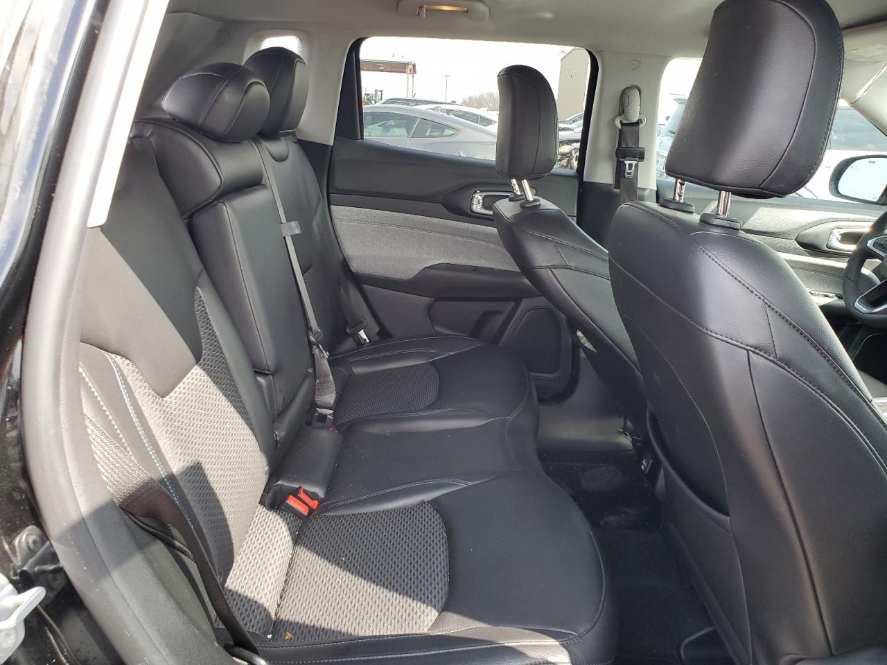 2022 Jeep Compass - Image 11