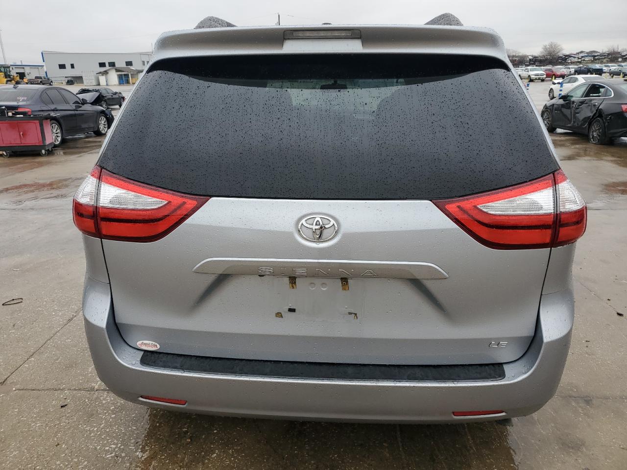 2015 Toyota Sienna - Image 6