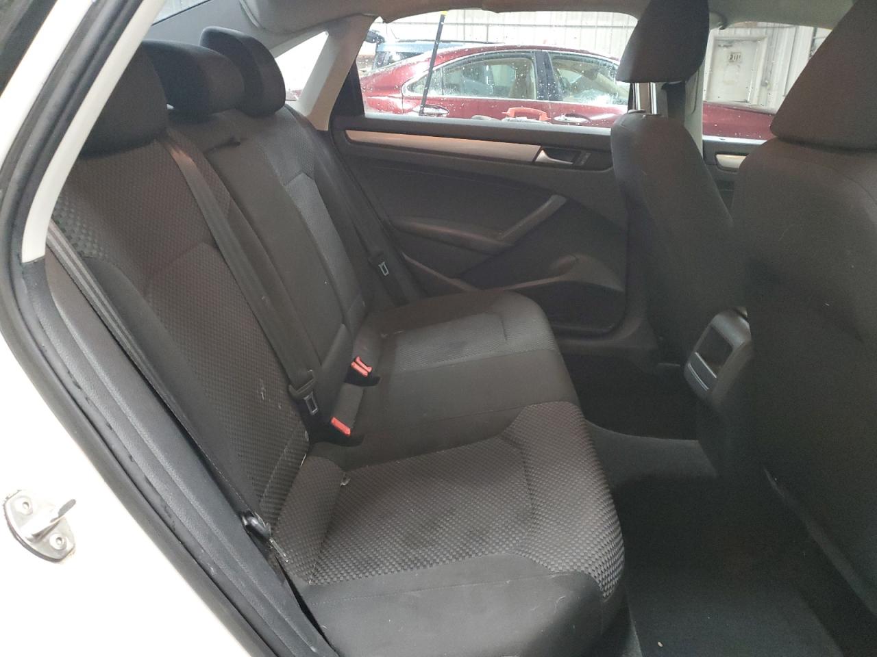 2015 Volkswagen Passat - Image 10
