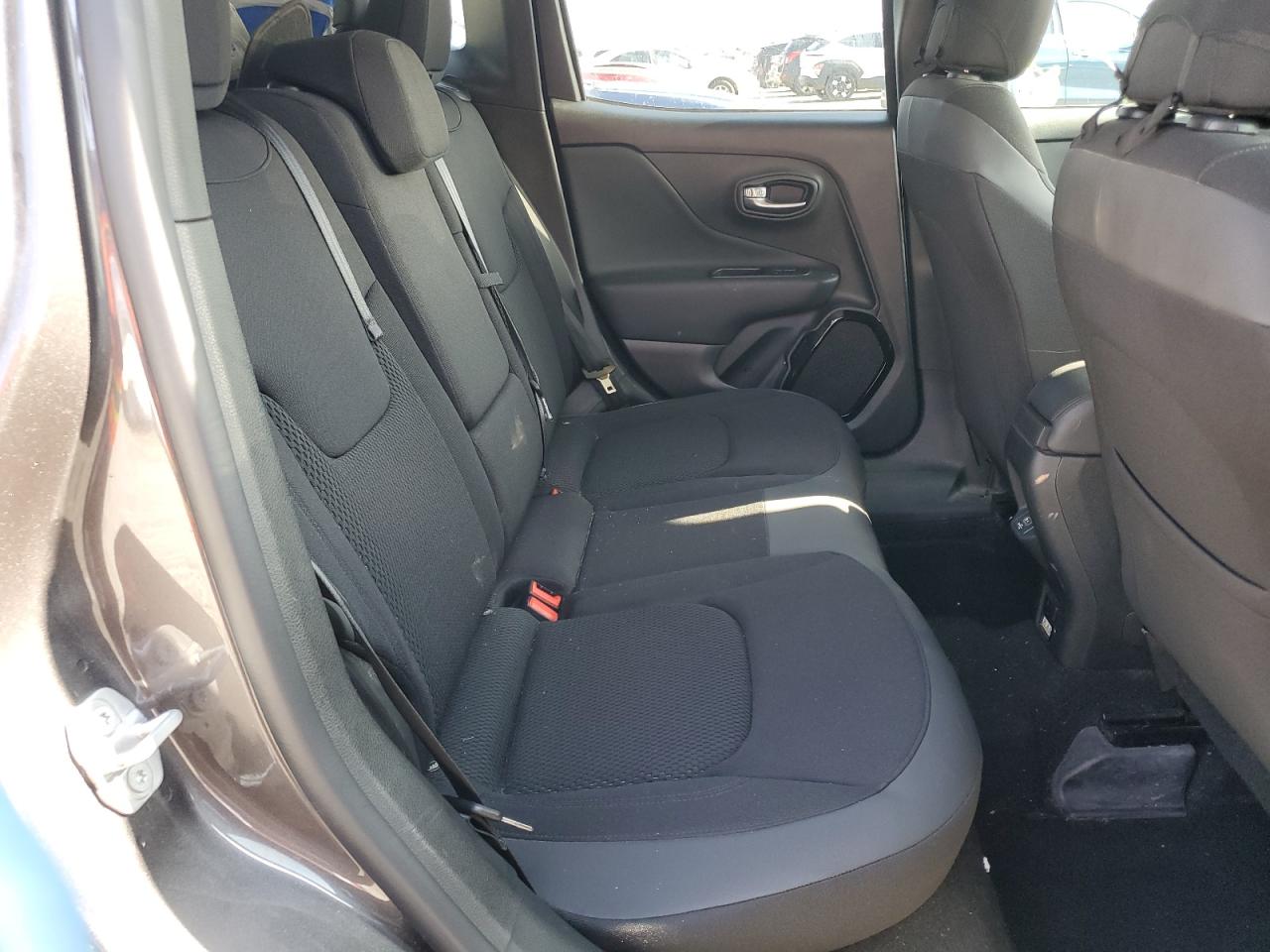 2018 Jeep Renegade - Image 10