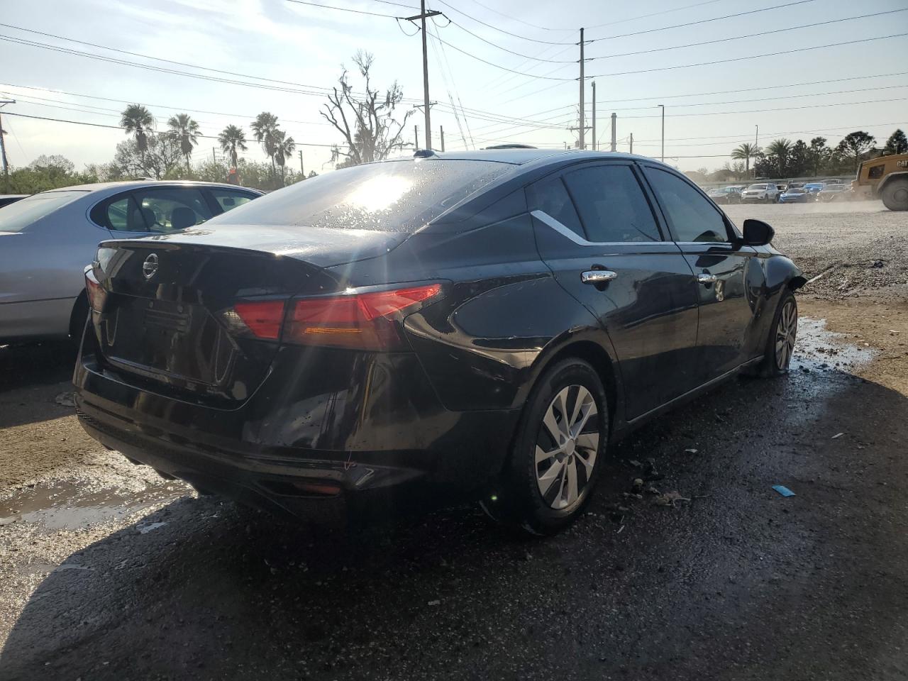 2020 Nissan Altima - Image 3