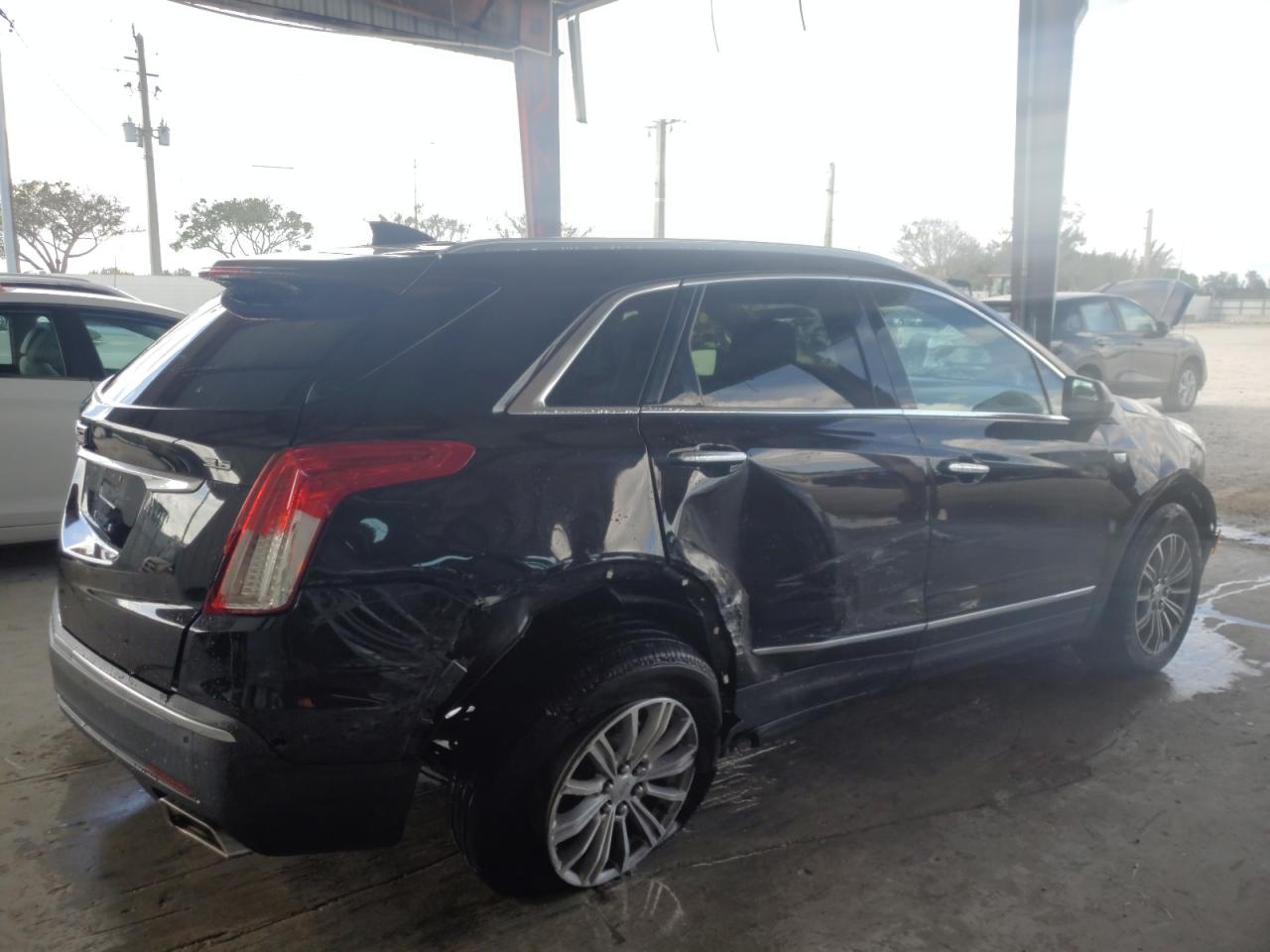 2017 Cadillac XT5 - Image 3