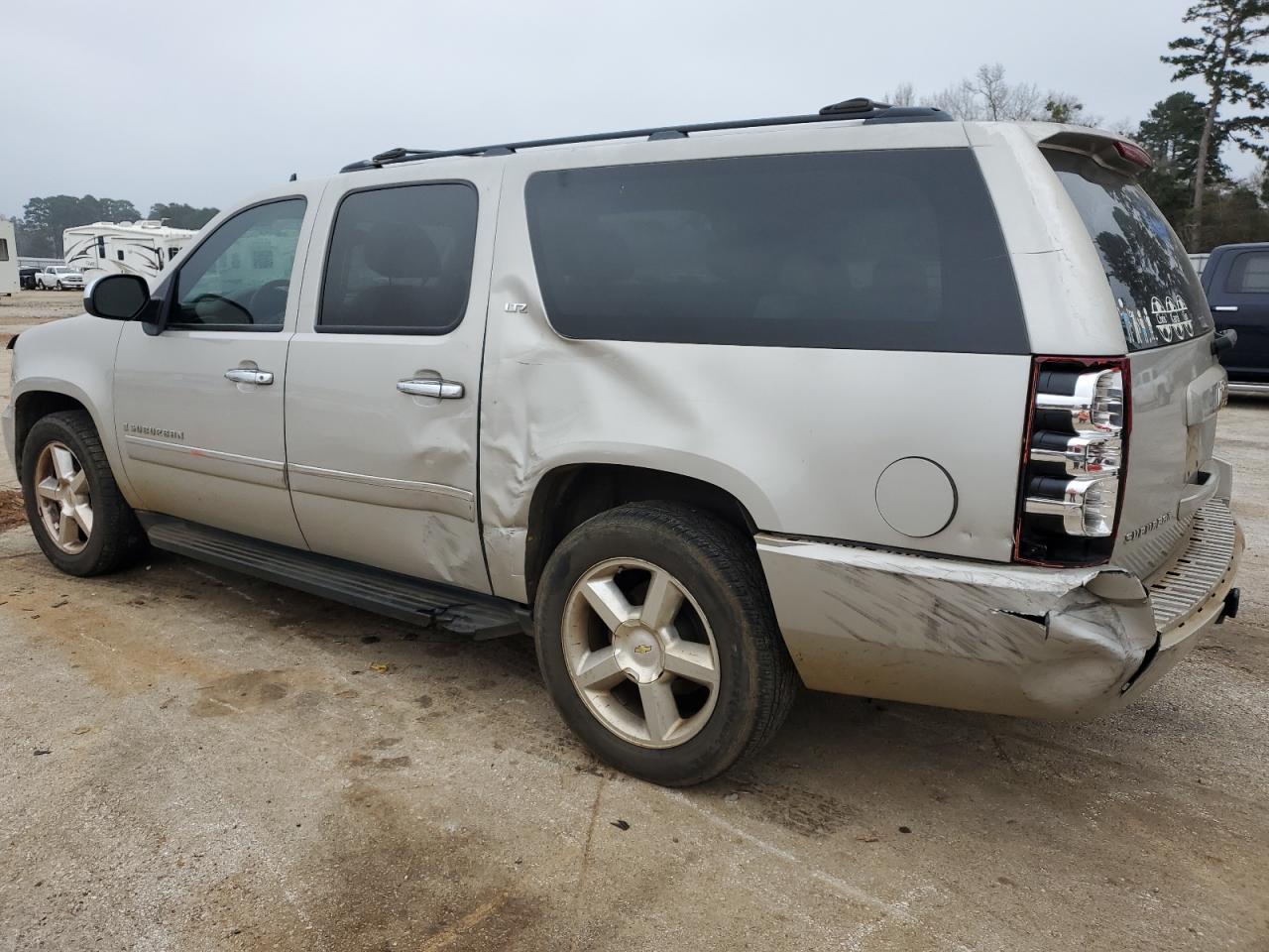 2009 Chevrolet Suburban - Image 2
