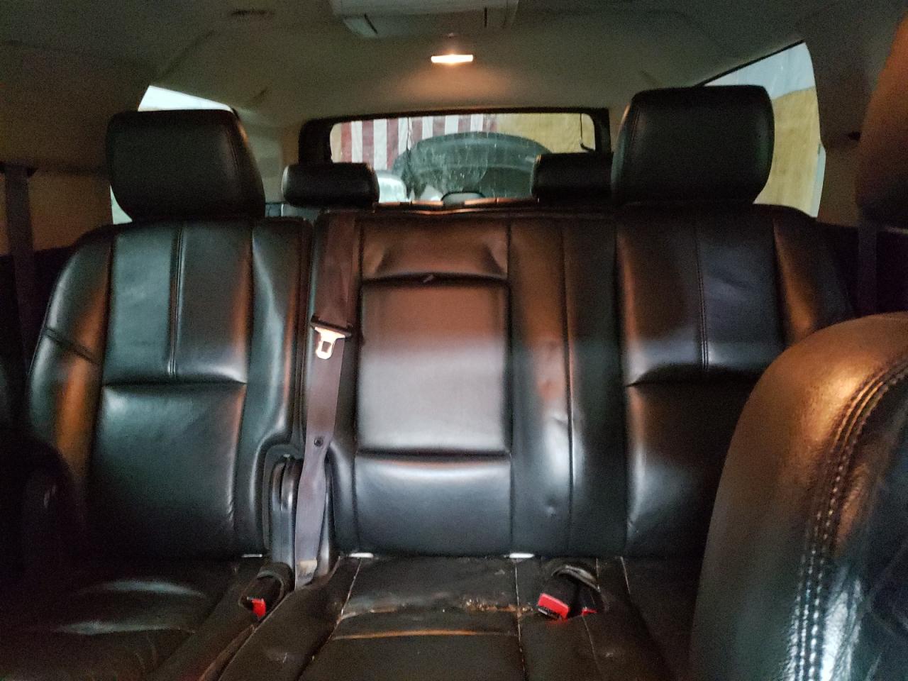 2012 Chevrolet Suburban - Image 10